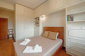 Grand Botanic Garden Apartment by Vacationy