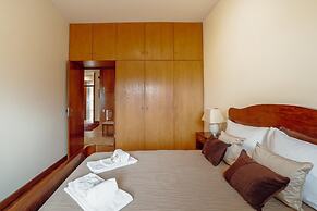 Grand Botanic Garden Apartment by Vacationy