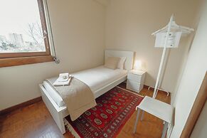 Grand Botanic Garden Apartment by Vacationy