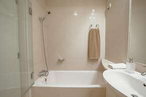 Grand Botanic Garden Apartment by Vacationy