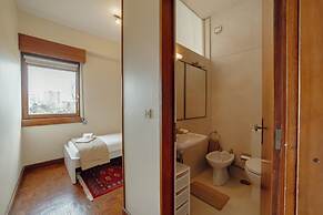 Grand Botanic Garden Apartment by Vacationy