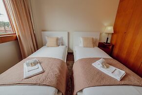 Grand Botanic Garden Apartment by Vacationy