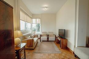 Grand Botanic Garden Apartment by Vacationy