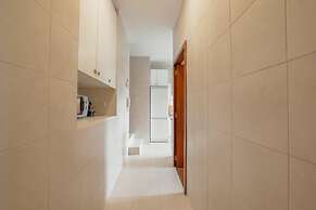 Grand Botanic Garden Apartment by Vacationy