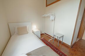 Grand Botanic Garden Apartment by Vacationy