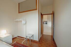 Grand Botanic Garden Apartment by Vacationy