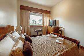 Grand Botanic Garden Apartment by Vacationy