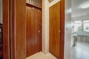 Grand Botanic Garden Apartment by Vacationy