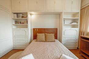 Grand Botanic Garden Apartment by Vacationy