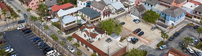 62 Hypolita Carriage House