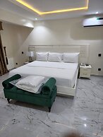 LUXOL HOMES AND SUITES