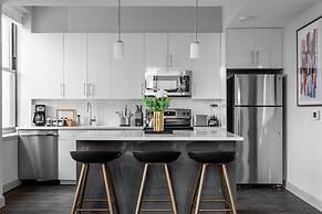 Amazing 2BR Downtown With 98 Walk Score