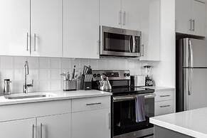 Amazing 2BR Downtown With 98 Walk Score