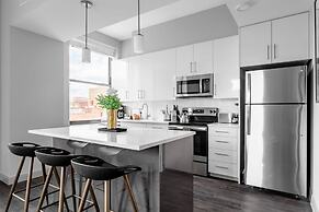 Amazing 2BR Downtown With 98 Walk Score