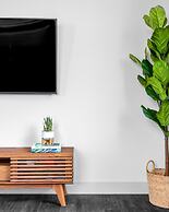 Amazing 2BR Downtown With 98 Walk Score