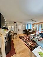 Mary's Lakeview - Limit 10 4 Bedroom Home by RedAwning