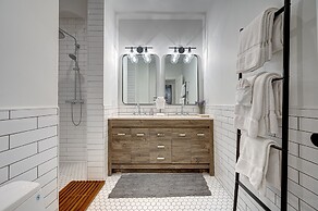 The Bagel Inn - Bright & Modern Wrigleyville 2 Bed by AllSet Turnover