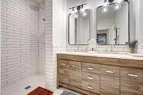 The Bagel Inn - Bright & Modern Wrigleyville 2 Bed by AllSet Turnover