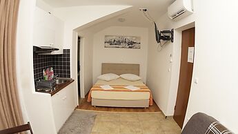 Inviting Apartment 14 Sleeps 3 Guests