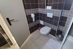 Economy Apartment 12 Sleeps 3 Guests