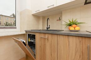 Dabrowskiego Apartment by Renters