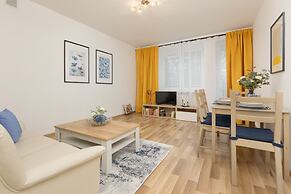 Dabrowskiego Apartment by Renters