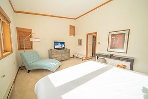 Tennis Townhomes 1309