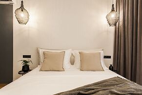 5BD 2 Level Beachfront Luxury Apt by the Olon