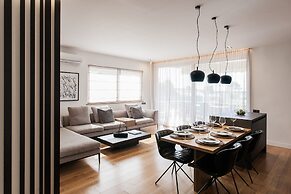 5BD 2 Level Beachfront Luxury Apt by the Olon