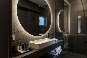 5BD 2 Level Beachfront Luxury Apt by the Olon