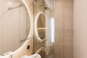 5BD 2 Level Beachfront Luxury Apt by the Olon