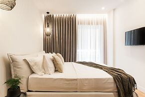 5BD 2 Level Beachfront Luxury Apt by the Olon