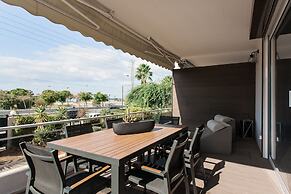 5BD 2 Level Beachfront Luxury Apt by the Olon