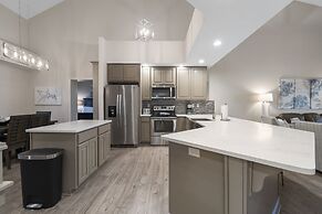 New Listing Ozark Views at Majestic - Perched on the Hills