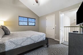 New Listing Ozark Views at Majestic - Perched on the Hills