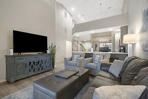 New Listing Ozark Views at Majestic - Perched on the Hills