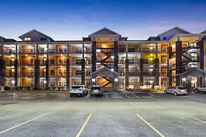 New Listing Ozark Views at Majestic - Perched on the Hills