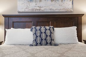 New Listing Ozark Views at Majestic - Perched on the Hills