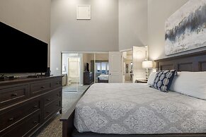 New Listing Ozark Views at Majestic - Perched on the Hills