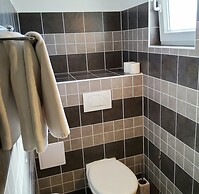 Captivating Apartment 15 Sleeps 4 Guests