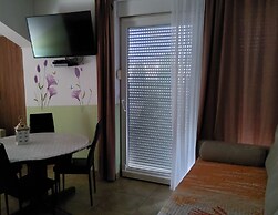 Captivating Apartment 15 Sleeps 4 Guests