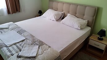 Captivating Apartment 15 Sleeps 4 Guests