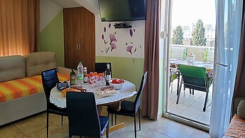 Captivating Apartment 15 Sleeps 4 Guests