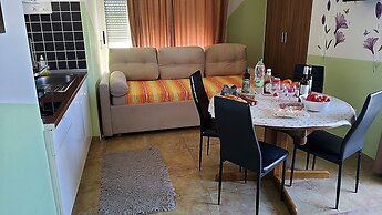 Captivating Apartment 15 Sleeps 4 Guests