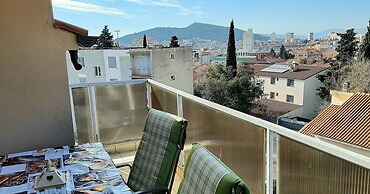 Captivating Apartment 15 Sleeps 4 Guests