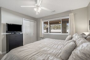 Poolside Oasis at the Pointe 2BR Condo Minutes From Table Rock Lake