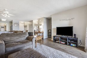 Poolside Oasis at the Pointe 2BR Condo Minutes From Table Rock Lake