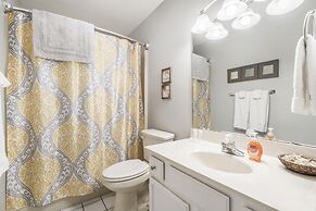 Poolside Oasis at the Pointe 2BR Condo Minutes From Table Rock Lake