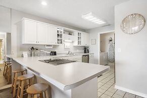 Poolside Oasis at the Pointe 2BR Condo Minutes From Table Rock Lake