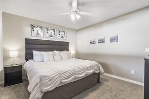 Poolside Oasis at the Pointe 2BR Condo Minutes From Table Rock Lake